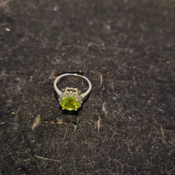 Jewelry - Round Bright Green Stone in 925 Stamped Silver Setting Size 6